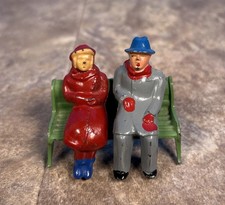  1 VINTAGE 1930s MANOIL BARCLAY MAN  WOMAN SITTING ON A BENCH LEAD FIGURES