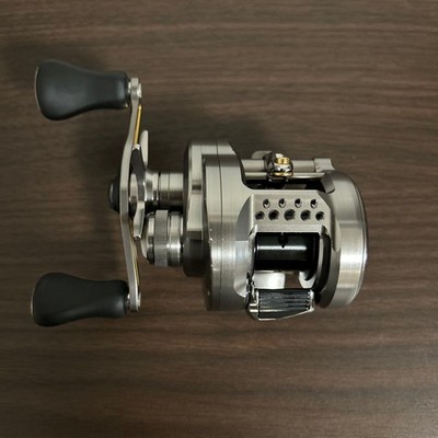 SHIMANO 23 CALCUTTA CONQUEST BFS HGL #81 Baitcastrolle TOP