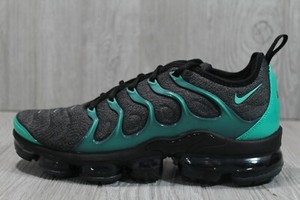 nike vapormax plus grey green