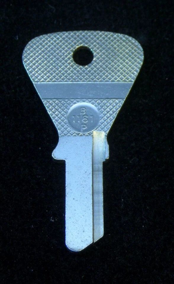 63F BORGWARD ISABELLA & L.K.W. LLAVE MALETERO PUERTA EN BLANCO AÑOS 50 modelos "B" "P" Código Foto 2 de 3