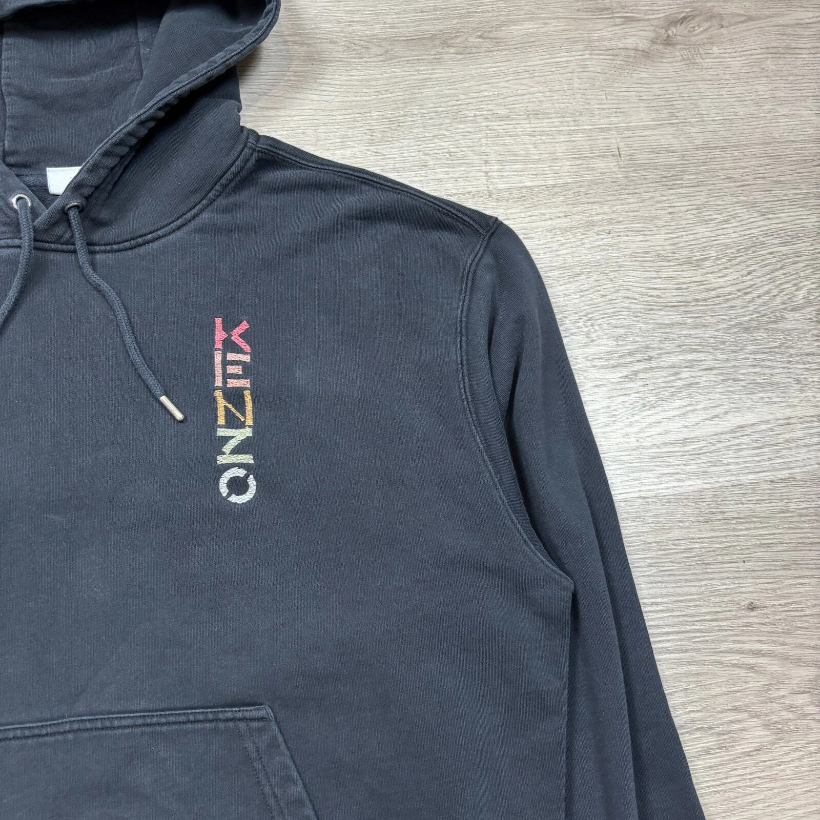 Felpa con cappuccio oversize Kenzo ricamata Spellout logo arcobaleno uomo media