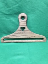 VTG Heart Wooden Clothes Hanger Scarf Tie Country Farmhouse Folk Art