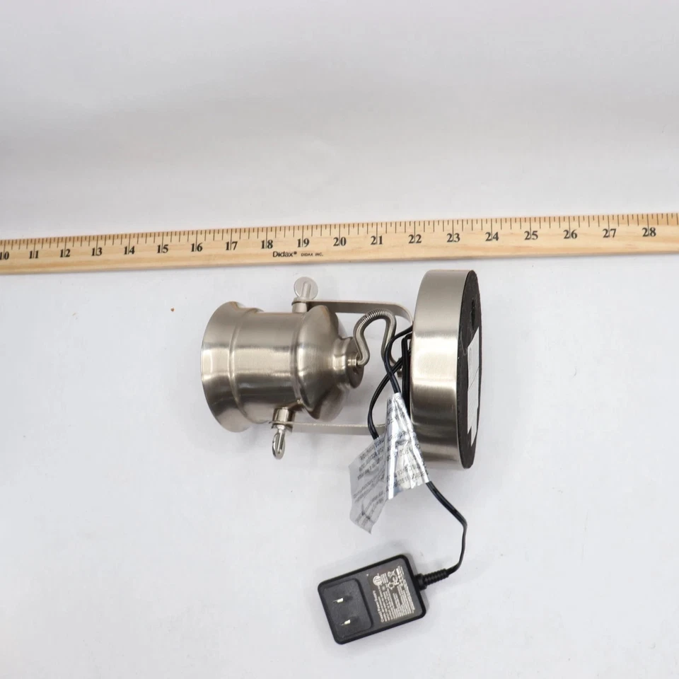 Hampton Bay 5,9 pol. Holofote interno LED integrado de níquel escovado - Imagem 3 de 4