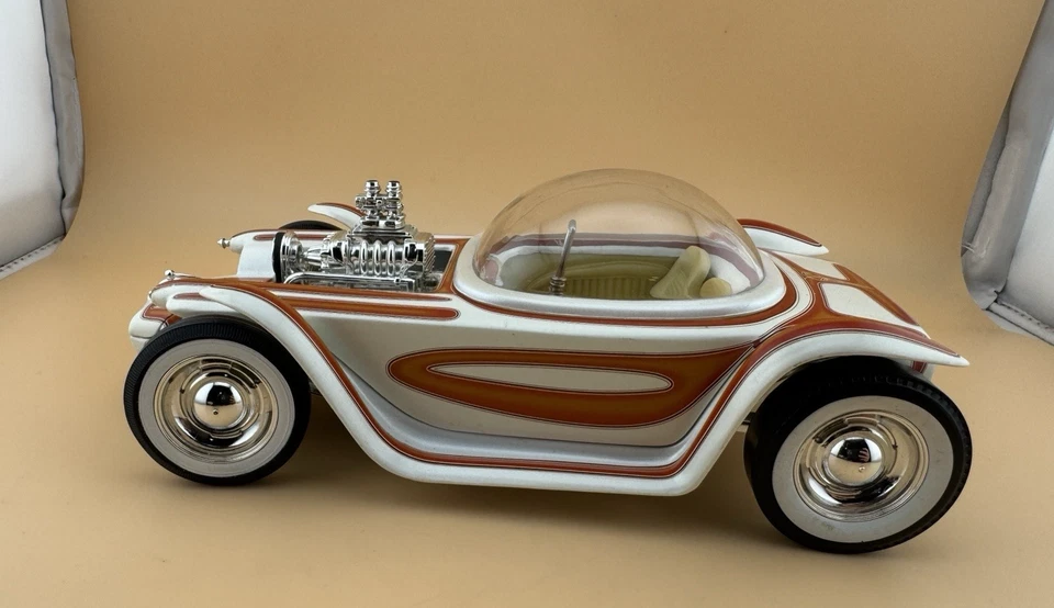 2001 Hot Wheels Beatnik Bandit Ed Roth 1/18 Diecast Perfect Condition - Image 2 of 4