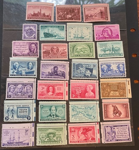 A VINTAGE PAIR Of Spanish 10c King Alfonso Stamps Unused Early 1900s $9