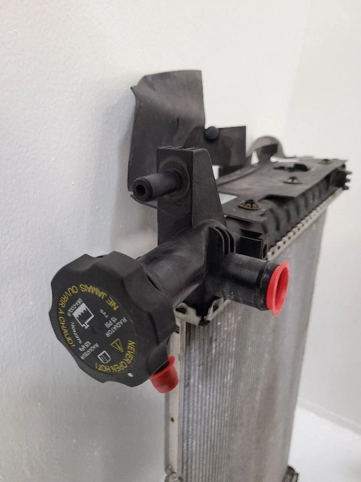 2007 - 2017 GMC ACADIA Radiator VIN J 11th Digit Limited  Foto 4 de 4