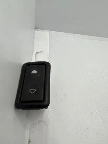 BMW 3 Touring E36 Schalter für Fensterheber hinten rechts 8368941 2.00 24417910