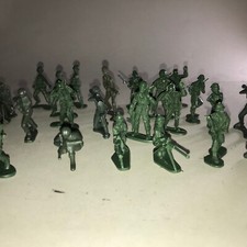 27 Toy Soldiers 2" Multiple positions. See Photos Plastic Mixed Soldiers