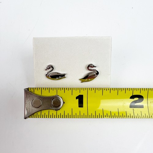 NEW Avon Vintage 1981 Child's Swan Pierced Earrings Silvertone Box Wear - Picture 5 of 5