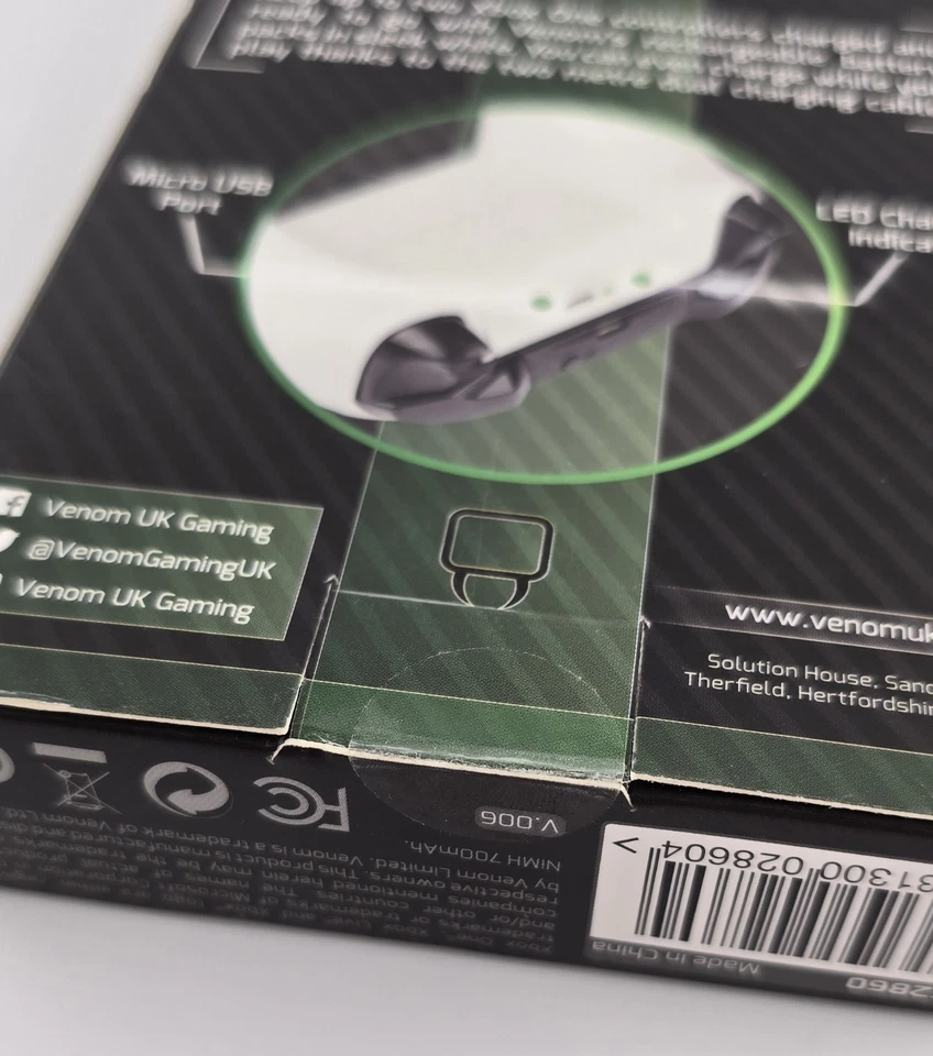 Venom VS2860 Twin Rechargeable Battery Packs for Xbox One Controller Pad - White - Image 2 of 3