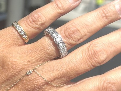 18K Weißgold Smaragd quadratische Form Ewigkeitsband 1,79 Karat 