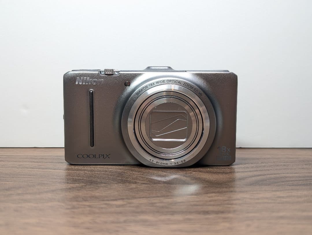 Nikon COOLPIX S9300 16.0MP Compact Digital Camera silver Used