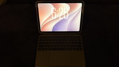 iPad A16 10th Gen 128 GB With Screen Protector And ESR Keyboard And Trackpad