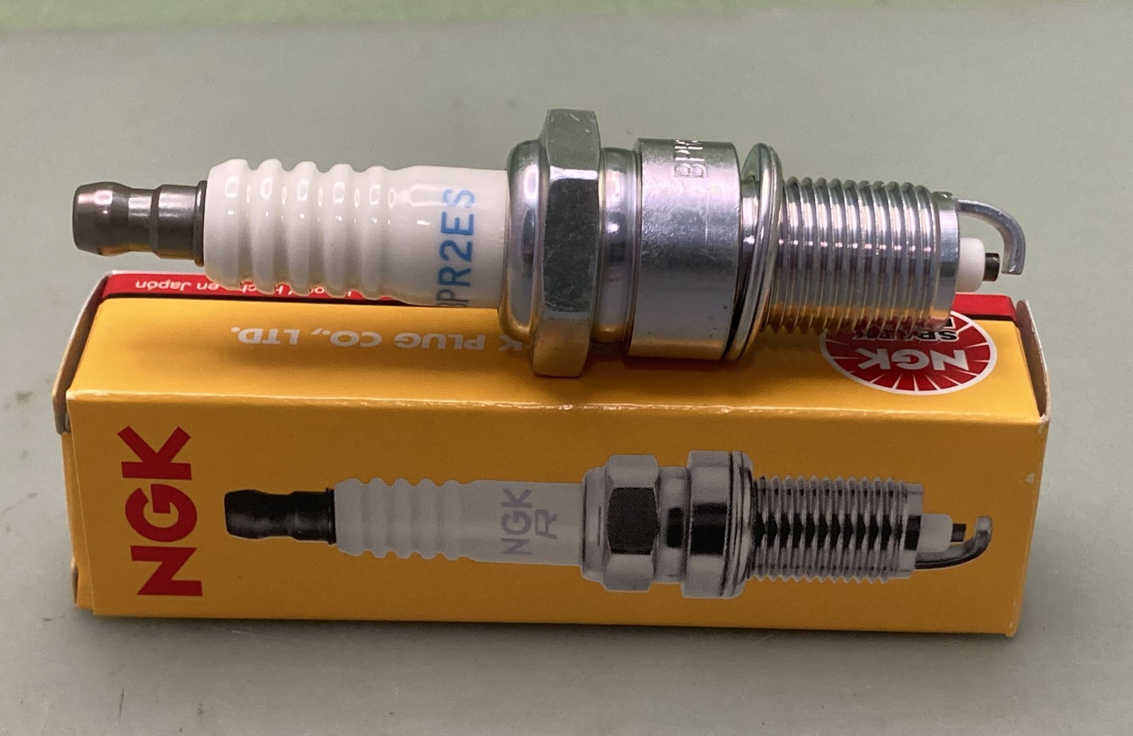 Qty 2 New Genuine NGK 2015 Spark Plug BPR2ES