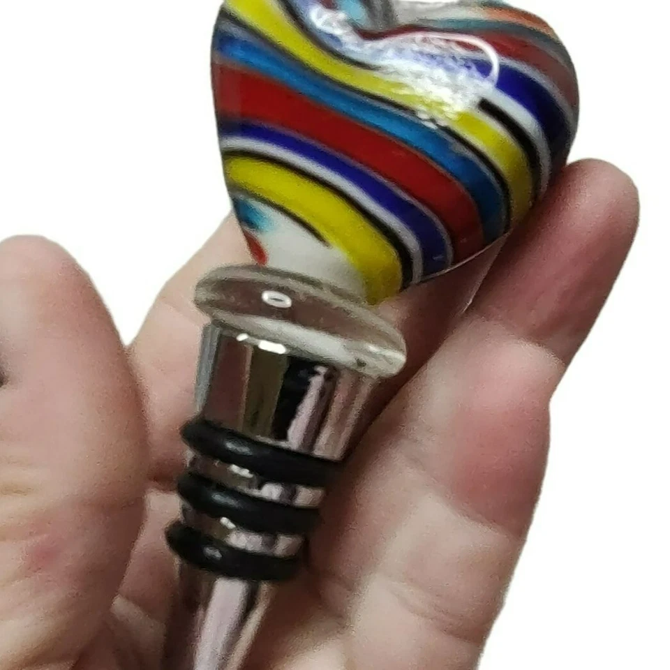 Стеклянная Винная Пробка в Сердце с Коробкой Twos Company Радужные Разноцветные Вереницы - Изображение 3 из 4