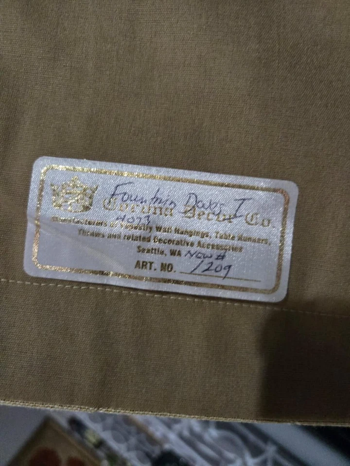 Tapiz de Pared - Corona Decoración Fuente Palomas Tapiz Acabado a Mano Foto 3 de 3