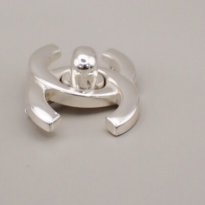 CHANEL CC Logo Turn Lock Pin Brooch 96P Clip-On Silver SHW Vintage