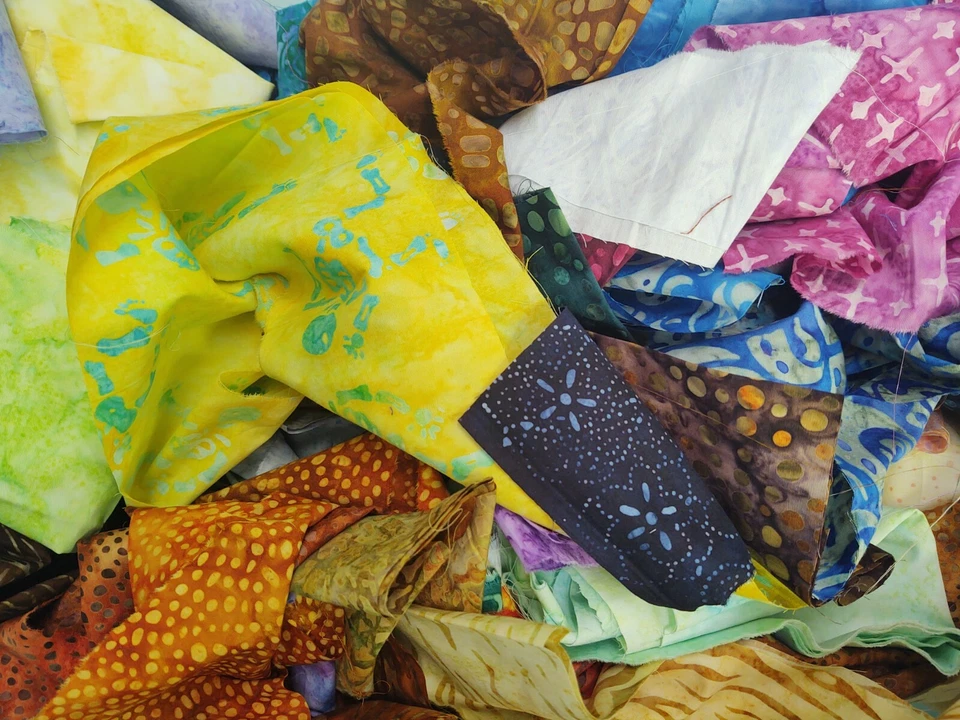 Desechos de tela Lunn 1 libra ~ 4 yardas artesanal batik prisma teñido bolsa de agarre chatarra Foto 3 de 4