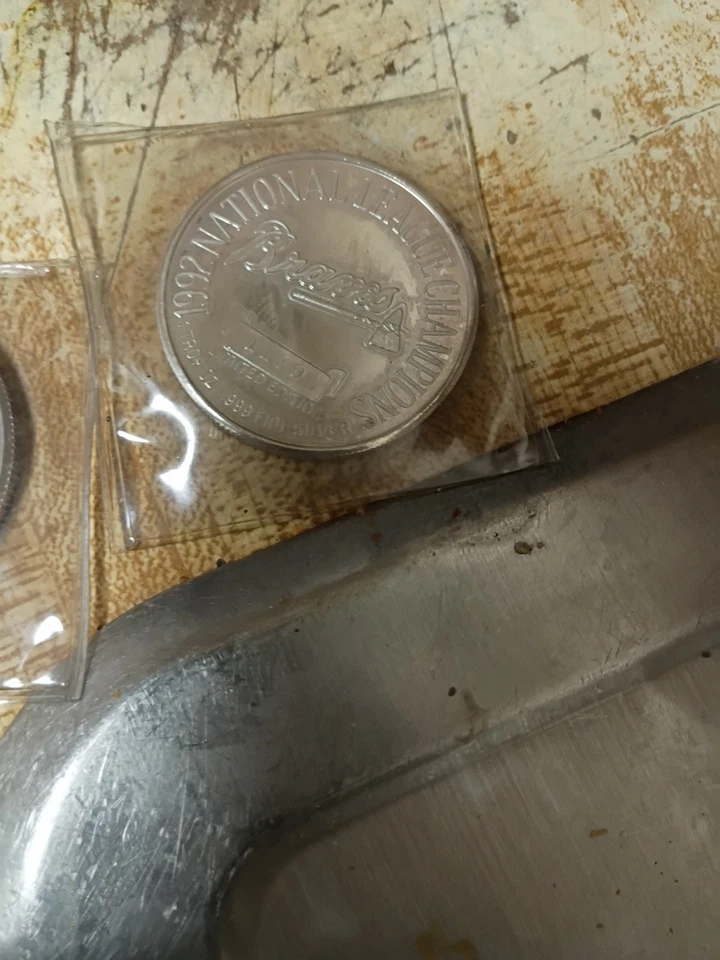 Dólar de plata 1992 Atlanta Braves Campeones del mundo Atlanta Braves Foto 2 de 4