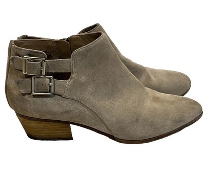 Clarks Women s Size 9M Boots Spye Astro Suede Ankle Boots Low Heel Tan Beige