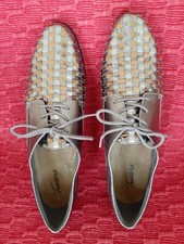 Trotters Women s Silver/Brown Woven Lace-Up Oxford Flats, Almond Toe