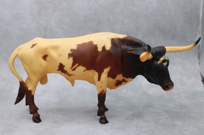 Breyer Texas Longhorn Bull Chestnut Pinto #399 Has Breyer Mark