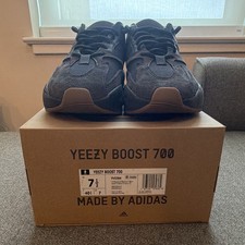 adidas Yeezy Boost 700 Utility Black FV5304 S...