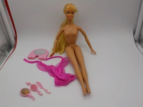Vintage Barbie Doll Beauty Secrets 1979 Mattel TAIWAN Lovely Doll w/ Accessories