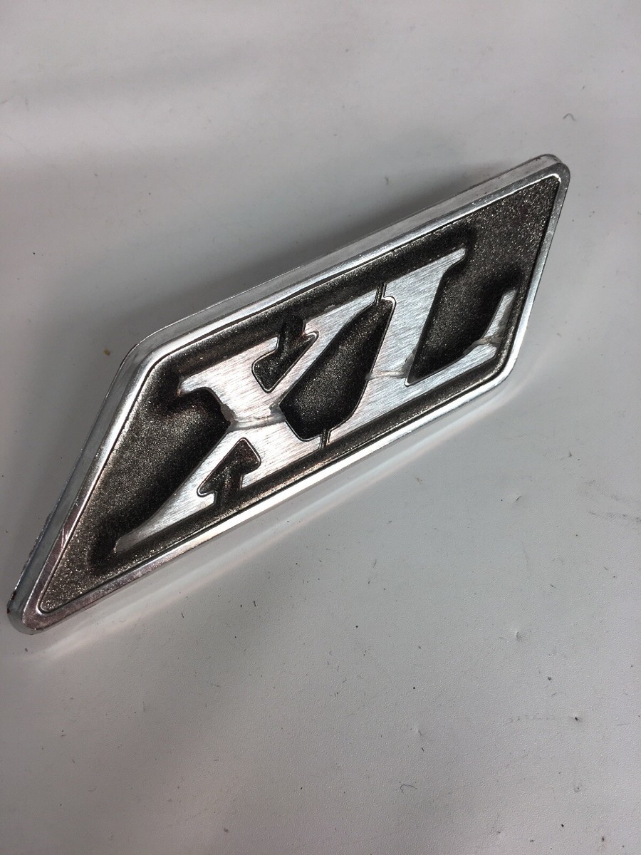モノクローム OEM Ford 1970 70 Galaxie 500 XL Fastback Roof Emblem