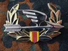 A28-32) Badge US RANGER BERET DE Vietnam