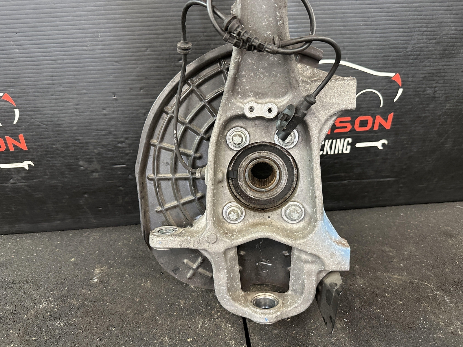 14-19 MASERATI GHIBLI FRONT DRIVER LEFT SPINDLE STEERING KNUCKLE HUB 15K MILES