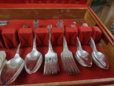Oneida WM A Rogers Triple Plate Park Lane 50 Pc Flatware With