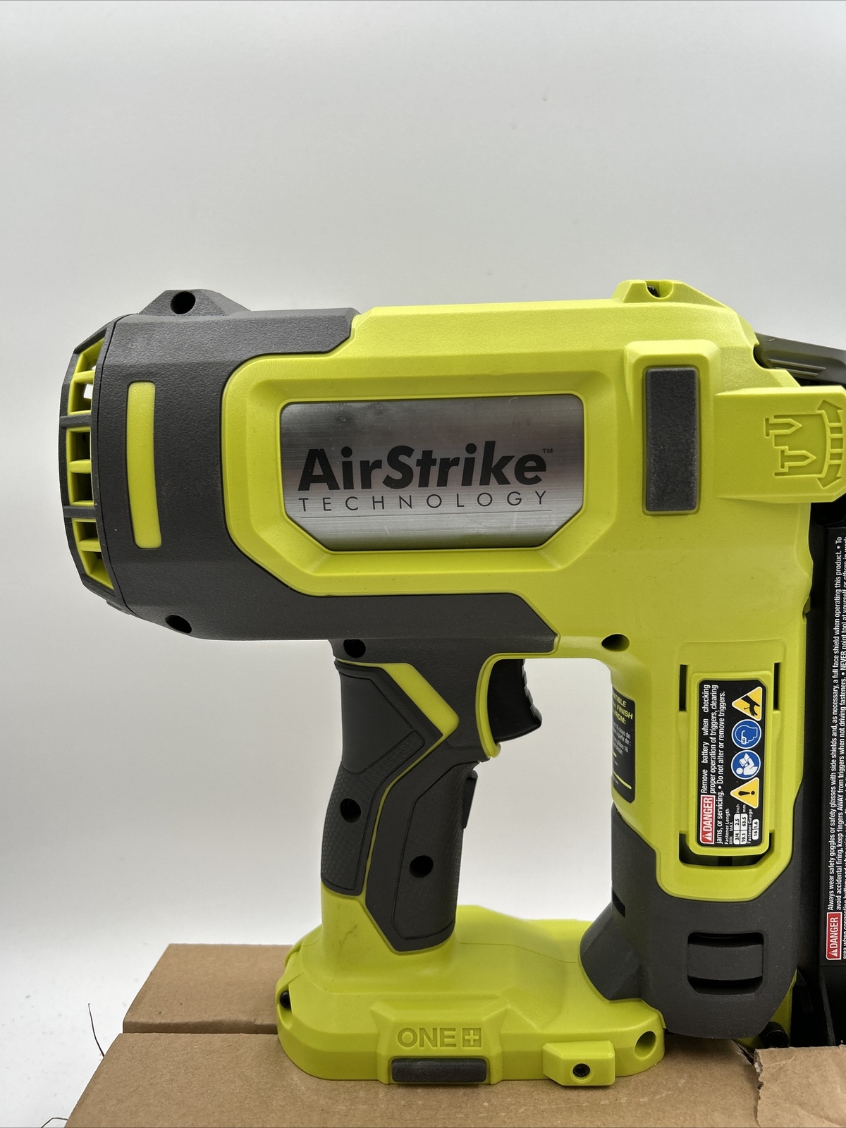Ryobi ONE+ P326 16Gauge 18V Straight Finish Nailer (Tool Only