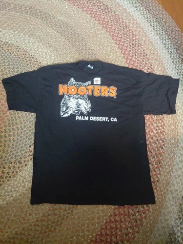 Vintage Never-worn Hooters XL Shirt From Palm Desert, CA With Sticker