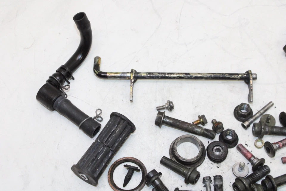 Yamaha YZF R6 2003 OEM pernos de montaje de motor hardware tornillos de motor Foto 3 de 4