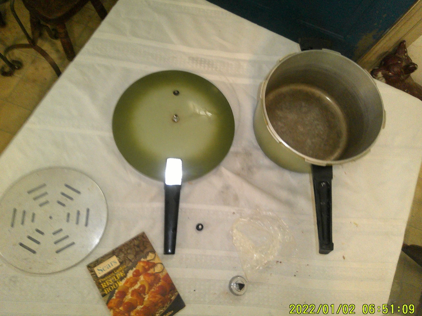 VINTAGE SEARS 6 QUART PRESSURE COOKER GREEN COLOR