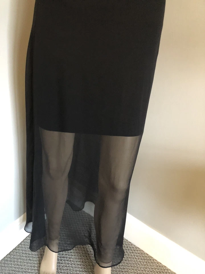 Saia preta curta Elie Tahari com sobreposição longa de seda tamanho 2 - Imagem 2 de 4