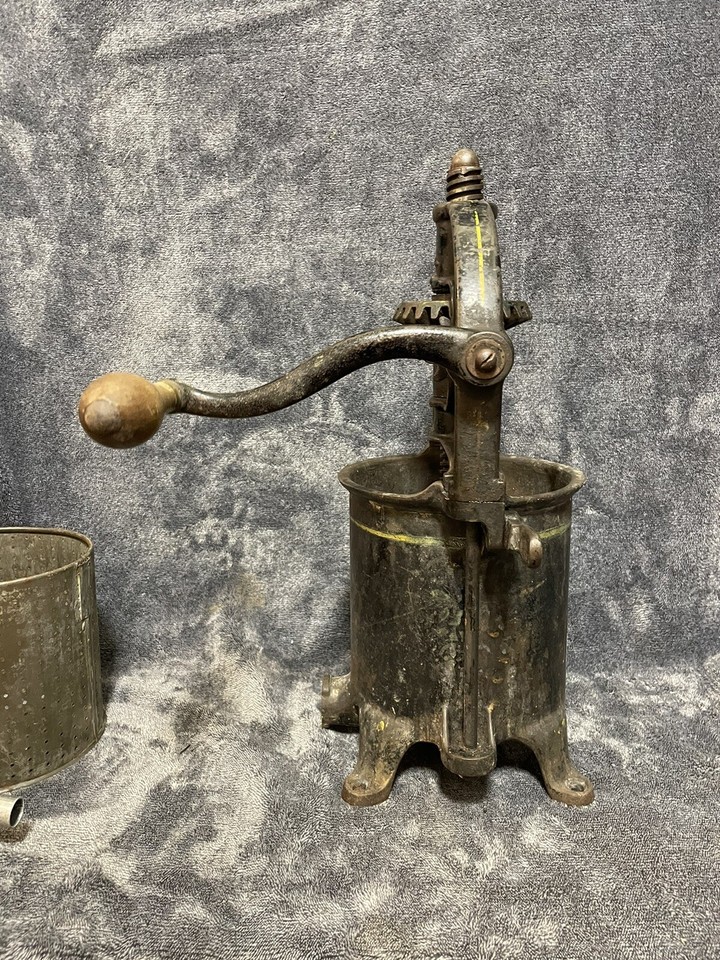 Vintage Antique Cast Iron ENTERPRISE 5 Quart Fruit Wine and Sausage