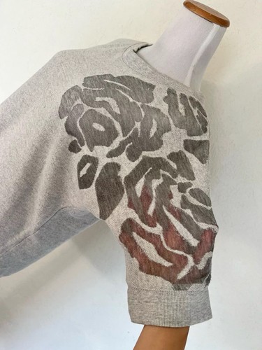 LOLA BCBG Gray Sheer Floral Knit Top Half Sleeve Shoulder Trim Pullover XS - Picture 3 of 6