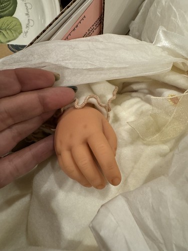 NIB Lee Middleton Doll “Sunflower” Comes W/Original Box & COA Signed By Artist - Picture 8 of 10