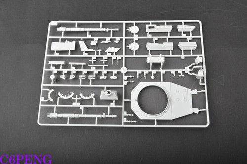 Trumpeter 01563 1/35 B1 "Centauro" AFV Early Version (1st Series) w/ROMOR AA - Picture 4 of 9