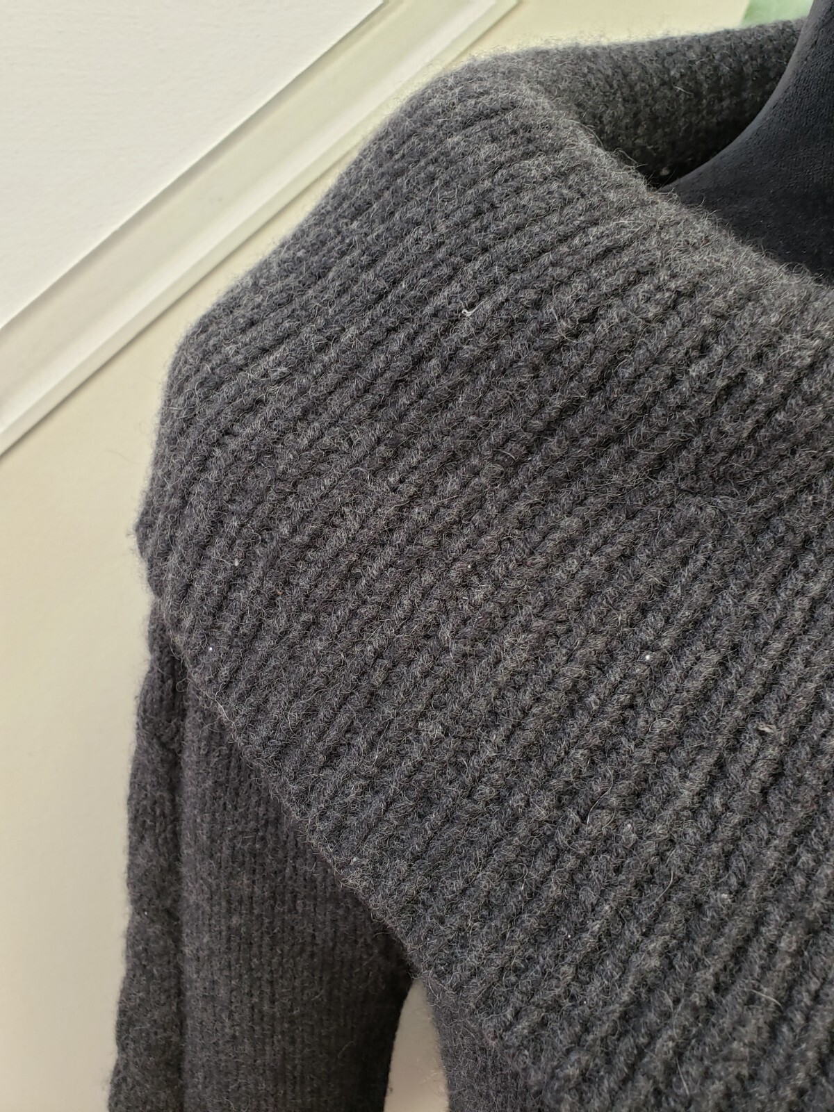 Women's Gray Solid Knit Polyester Pullover Cowl N… - image 5