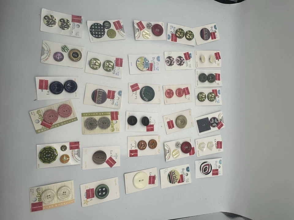 Vintage Buttons Lot On Original Cards Styles La Mode & Others - Image 3 of 4