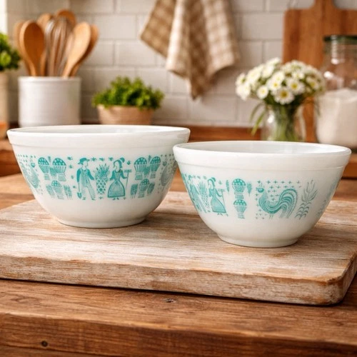 Vintage Set Of (2) Pyrex Amish Butterprint  Mixing Bowls 401-1.5 PT & 402-1.5 QT