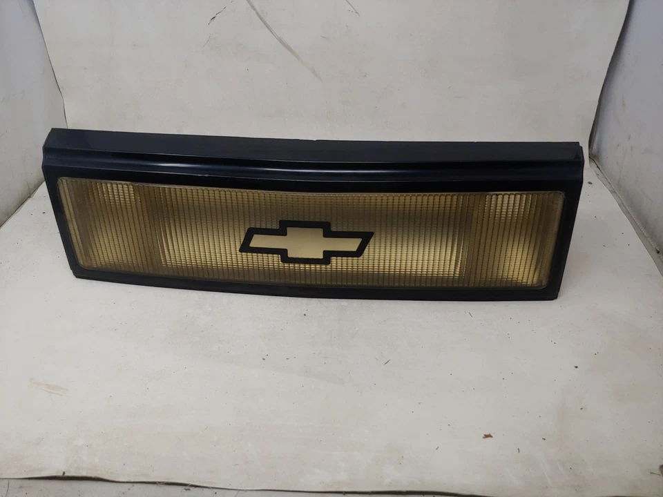 1990 - 1994 CHEVROLET LUMINA КРЫШКА БАГАЖНИКА ЦЕНТР ЗАДНИЙ ФОНАРЬ OEM - Изображение 3 из 4
