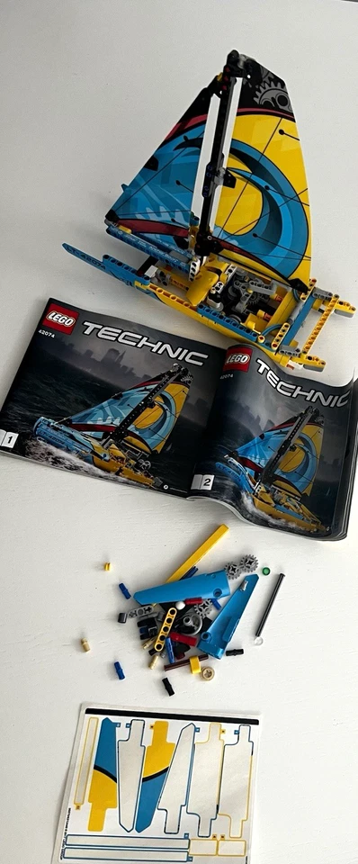 LEGO Technic 42074 Racing Yacht, photo 1 of 5