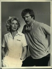 1980 Press Photo Michael Learned and Robert Reed star in 