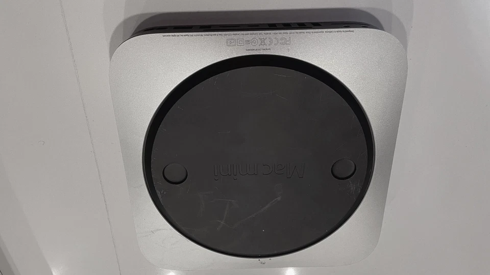 Computadora de escritorio Apple Mac Mini - MC816LL/A (julio de 2011) - 2,3 GHz i5, 1 TB SATA, 6 GB de RAM Foto 4 de 4