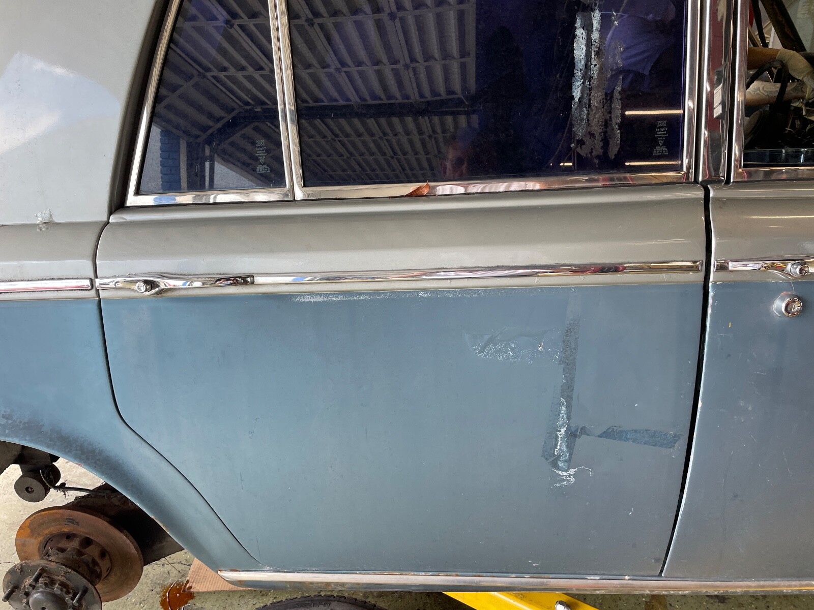 ROLLS ROYCE SILVER SHADOW  VERY GOOD FRONT  RIGHT PARKING  LIGHT PARTING OUT
