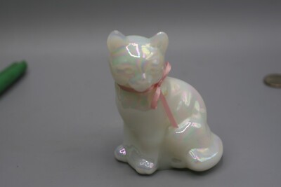 Fentonの猫★ホワイトオパールの猫（fe01＿２) Fenton Opal Satin Cat Kitty HP Signed M Young Flowers And